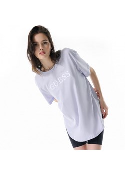 Damski t-shirt z nadrukiem Guess Ayla - fioletowy ze sklepu Sportstylestory.com w kategorii Bluzki damskie - zdjęcie 173537572
