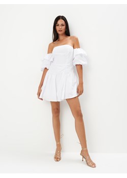 Mohito - Sukienka mini z odkrytymi ramionami - biały ze sklepu Mohito w kategorii Sukienki - zdjęcie 173552054