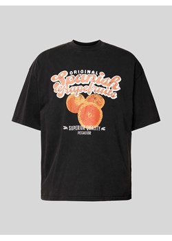 T-shirt o kroju oversized z nadrukiem z logo model ‘DUKES’ ze sklepu Peek&Cloppenburg  w kategorii T-shirty męskie - zdjęcie 173553970