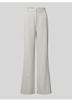 Spodnie materiałowe z szeroką nogawką ze szlufkami na pasek ze sklepu Peek&Cloppenburg  w kategorii Spodnie damskie - zdjęcie 173554003