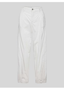 Spodnie o kroju regular fit z zakładkami w pasie model ‘Kira’ ze sklepu Peek&Cloppenburg  w kategorii Spodnie damskie - zdjęcie 173554323