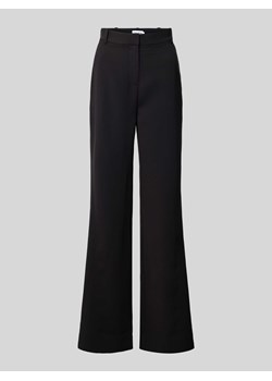 Spodnie materiałowe z szeroką nogawką ze szlufkami na pasek ze sklepu Peek&Cloppenburg  w kategorii Spodnie damskie - zdjęcie 173554343