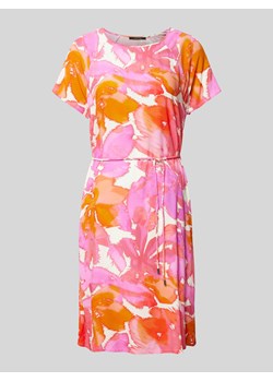 Sukienka o długości do kolan z wiązanym paskiem ze sklepu Peek&Cloppenburg  w kategorii Sukienki - zdjęcie 173557633