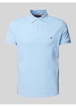 Koszulka polo o kroju slim fit z wyhaftowanym logo ze sklepu Peek&Cloppenburg  w kategorii T-shirty męskie - zdjęcie 173565953
