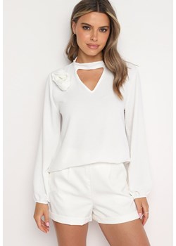 Biała Bluzka z Ozdobnym Dekoltem Gomi ze sklepu Born2be Odzież w kategorii Bluzki damskie - zdjęcie 173580843