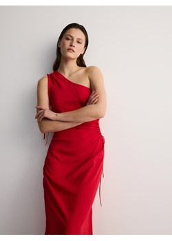 Reserved - Sukienka na jedno ramię z wiskozą - czerwony ze sklepu Reserved w kategorii Sukienki - zdjęcie 173581912
