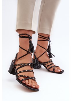 Sandały Na Niskim Obcasie Wiązane Zdobione Ćwiekami Czarne Chrisele ze sklepu ZAZOO w kategorii Sandały damskie - zdjęcie 173592962