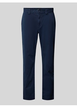 Chinosy o kroju regular fit z detalem z logo model ‘DAD’ ze sklepu Peek&Cloppenburg  w kategorii Spodnie męskie - zdjęcie 173595371