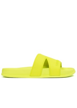 Klapki New Balance SUF20SP1 - żółte ze sklepu streetstyle24.pl w kategorii Klapki męskie - zdjęcie 173600130