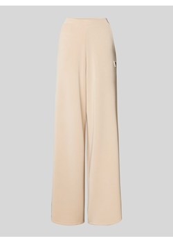 Spodnie materiałowe z szeroką nogawką i naszywką z logo model ‘OLYMPE’ ze sklepu Peek&Cloppenburg  w kategorii Spodnie damskie - zdjęcie 173611210