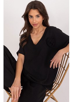 Czarna bluzka z różą DHJ-BZ-8368.39X, Kolor czarny, Rozmiar uniwersalny, ITALY MODA ze sklepu Primodo w kategorii Bluzki damskie - zdjęcie 173613862