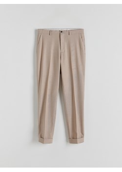 Reserved - Spodnie garniturowe z wiskozą - beżowy ze sklepu Reserved w kategorii Spodnie męskie - zdjęcie 173616744