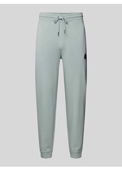 Spodnie dresowe z naszywką z logo model ‘Dimacs’ ze sklepu Peek&Cloppenburg  w kategorii Spodnie męskie - zdjęcie 173629120