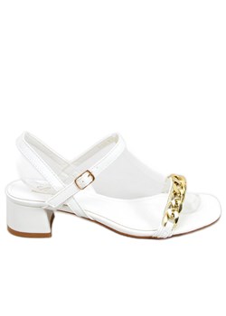 Sandałki na niskim obcasie Daphne White białe ze sklepu ButyModne.pl w kategorii Sandały damskie - zdjęcie 173647480