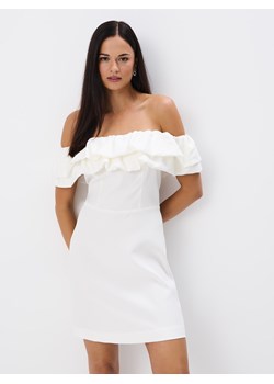 Mohito - Biała sukienka mini z odkrytymi ramionami - biały ze sklepu Mohito w kategorii Sukienki - zdjęcie 173653163