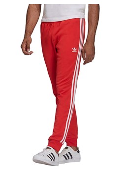 adidas Spodnie sportowe w kolorze czerwonym ze sklepu Limango Polska w kategorii Spodnie męskie - zdjęcie 173654522