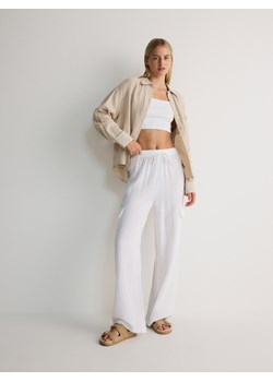 Reserved - Spodnie z bawełny muślinowej - biały ze sklepu Reserved w kategorii Spodnie damskie - zdjęcie 173661240