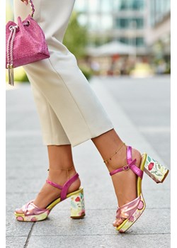 Sandały Na Słupku W Kwiaty Damskie Różowe D&A CR980 ze sklepu ZAZOO w kategorii Sandały damskie - zdjęcie 173671061