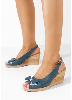 Niebieskie sandały na koturnie skórzane Breta ze sklepu Zapatos w kategorii Sandały damskie - zdjęcie 173671461