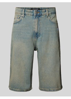 Szorty jeansowe o kroju regular fit z wyhaftowanym logo model ‘ALCOA’ ze sklepu Peek&Cloppenburg  w kategorii Spodenki męskie - zdjęcie 173671810