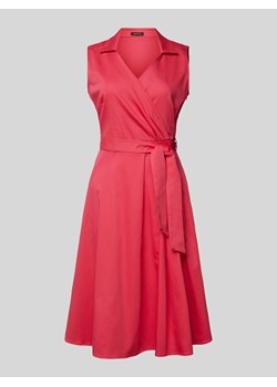 Sukienka o długości do kolan z wiązanym paskiem ze sklepu Peek&Cloppenburg  w kategorii Sukienki - zdjęcie 173672054