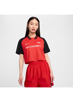 Krótka damska koszulka z krótkim rękawem Nike Sportswear - Czerwony ze sklepu Nike poland w kategorii Bluzki damskie - zdjęcie 173672802