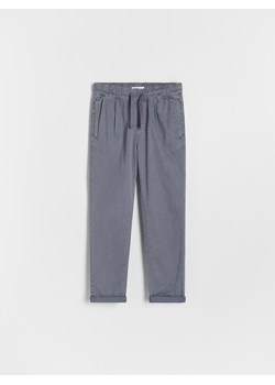 Reserved - Bawełniane spodnie chino - niebieski ze sklepu Reserved w kategorii Spodnie chłopięce - zdjęcie 173676100