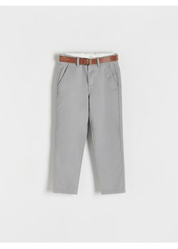 Reserved - Spodnie chino z paskiem - jasnoszary ze sklepu Reserved w kategorii Spodnie męskie - zdjęcie 173677903