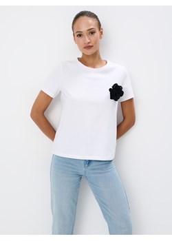 Mohito - Biały t-shirt z ozdobnym elementem - biały ze sklepu Mohito w kategorii Bluzki damskie - zdjęcie 173681044