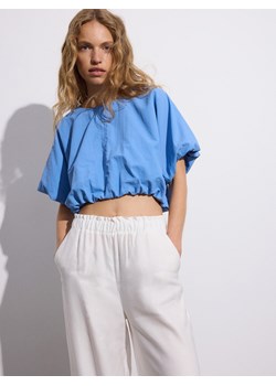 Reserved - Krótka bluzka z bufiastymi rękawami - jasnoniebieski ze sklepu Reserved w kategorii Bluzki damskie - zdjęcie 173681304