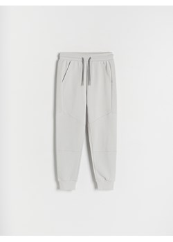 Reserved - Joggery z dresowej dzianiny - jasnoszary ze sklepu Reserved w kategorii Spodnie chłopięce - zdjęcie 173681551