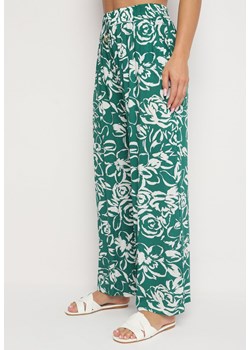 Zielone Kwiatowe Szerokie Spodnie z Wiskozy z Wysokim Stanem Wykończone Gumką w Pasie Fionea ze sklepu Born2be Odzież w kategorii Spodnie damskie - zdjęcie 173683303