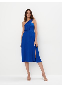 Mohito - Kobaltowa sukienka midi na jedno ramię - niebieski ze sklepu Mohito w kategorii Sukienki - zdjęcie 173683890