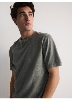 Reserved - T-shirt regular z efektem sprania - jasnoszary ze sklepu Reserved w kategorii T-shirty męskie - zdjęcie 173686133