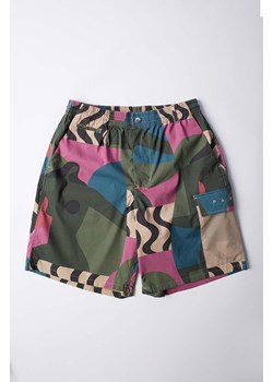 by Parra szorty Distorted Camo Shorts męskie kolor różowy 51441 ze sklepu PRM w kategorii Spodenki męskie - zdjęcie 173695234