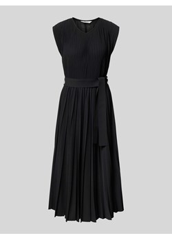 Sukienka midi z plisami model ‘KISS’ ze sklepu Peek&Cloppenburg  w kategorii Sukienki - zdjęcie 173705412
