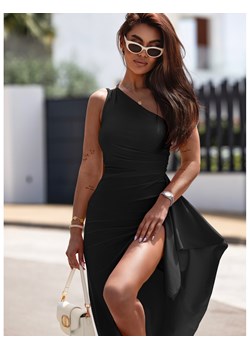 Elegancka sukienka na jedno ramię z falbaną FONDA - czarna ze sklepu magmac.pl w kategorii Sukienki - zdjęcie 173708053