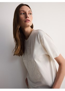 Reserved - T-shirt oversize z aplikacjami - złamana biel ze sklepu Reserved w kategorii Bluzki damskie - zdjęcie 173708764