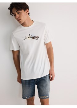 Reserved - T-shirt regular z nadrukiem - złamana biel ze sklepu Reserved w kategorii T-shirty męskie - zdjęcie 173714373