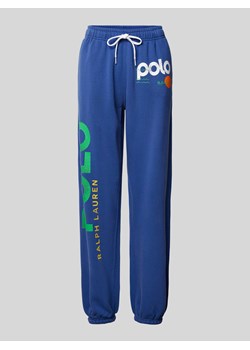 Spodnie dresowe o kroju regular fit z nadrukiem z logo ze sklepu Peek&Cloppenburg  w kategorii Spodnie damskie - zdjęcie 173721893