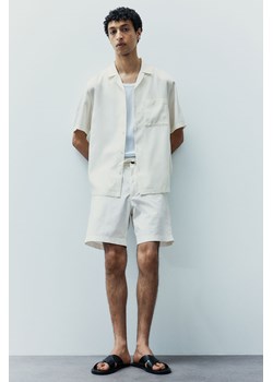 H & M - Szorty Regular Fit - Biały ze sklepu H&M w kategorii Spodenki męskie - zdjęcie 173722123