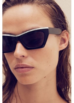 H & M - Okulary przeciwsłoneczne z metalowym detalem - Czarny ze sklepu H&M w kategorii Okulary przeciwsłoneczne damskie - zdjęcie 173722304