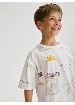 Reserved - Bawełniany t-shirt z nadrukiem - złamana biel ze sklepu Reserved w kategorii T-shirty chłopięce - zdjęcie 173725520