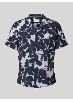 Koszula casualowa o kroju resort fit z nadrukiem z motywem ze sklepu Peek&Cloppenburg  w kategorii Koszule męskie - zdjęcie 173728831