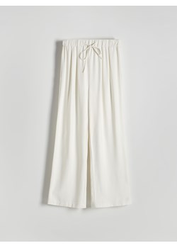 Reserved - Spodnie z wiskozy - złamana biel ze sklepu Reserved w kategorii Spodnie damskie - zdjęcie 173730571