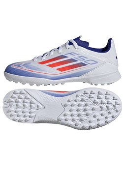 Buty piłkarskie adidas F50 League Tf IF1372 białe ze sklepu ButyModne.pl w kategorii Buty sportowe dziecięce - zdjęcie 173745793
