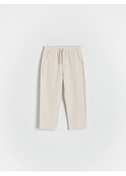 Reserved - Dzianinowe spodnie chino - złamana biel ze sklepu Reserved w kategorii Spodnie i półśpiochy - zdjęcie 173748704