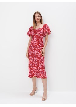 Mohito - Czerwona sukienka midi w kwiaty - czerwony ze sklepu Mohito w kategorii Sukienki - zdjęcie 173749571