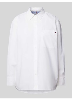 Bluzka koszulowa o kroju easy fit z wyhaftowanym logo modle ‘ESS POPLIN’ ze sklepu Peek&Cloppenburg  w kategorii Koszule damskie - zdjęcie 173750164