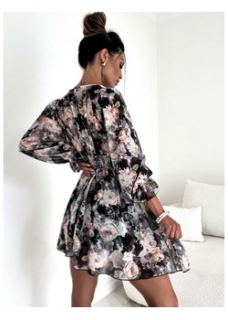 Szyfonowa sukienka w kwiatowy print RHEA - czarna ze sklepu magmac.pl w kategorii Sukienki - zdjęcie 173763441